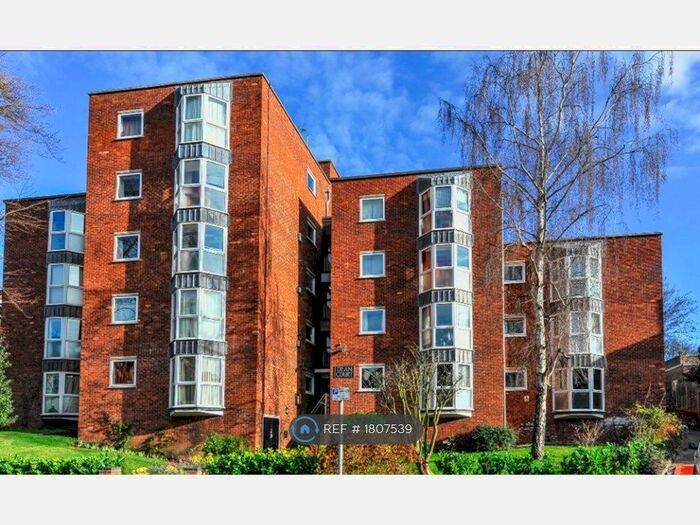 2 Bedroom Flat To Rent In Dean Court, Kingston Upon Thames, KT2