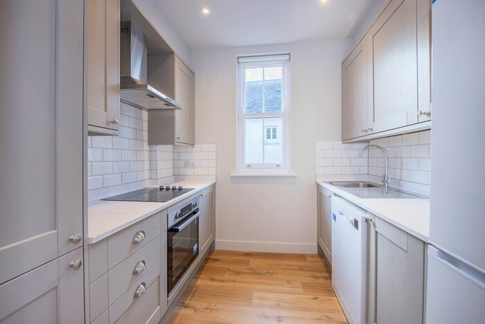 2 Bedroom Flat To Rent In Cranes Park, Surbiton, KT5