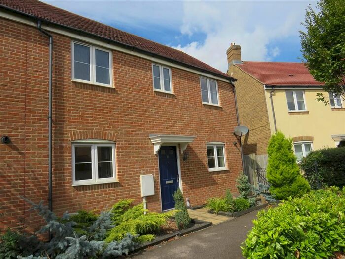 3 Bedroom Property To Rent In Finn Farm Road, Kingsnorth, Ashford, TN25