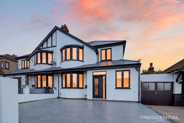 4 Bedroom Semi Detached House For Sale In Clayhall Avenue, Clayhall, IG5