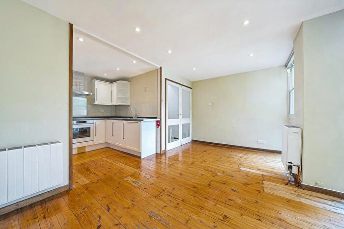 3 Bedroom Semi-Detached House To Rent In Meadow Close, Petersham, TW10