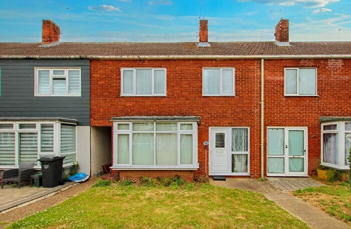 3 Bedroom Terraced House For Sale In Fauners, Basildon, SS16