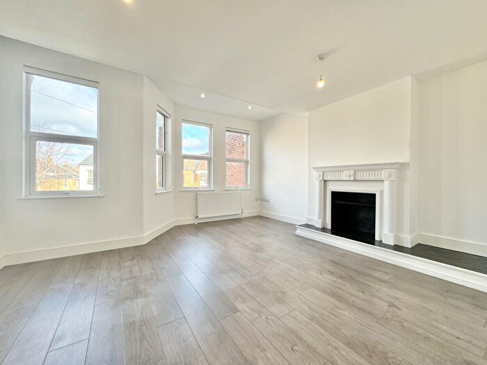 3 Bedroom Flat To Rent In Manor Road, Bowes Park, N22