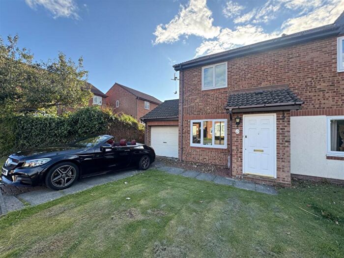 2 Bedroom Property To Rent In Hatfield Close, Framwellgate Moor, Durham, DH1
