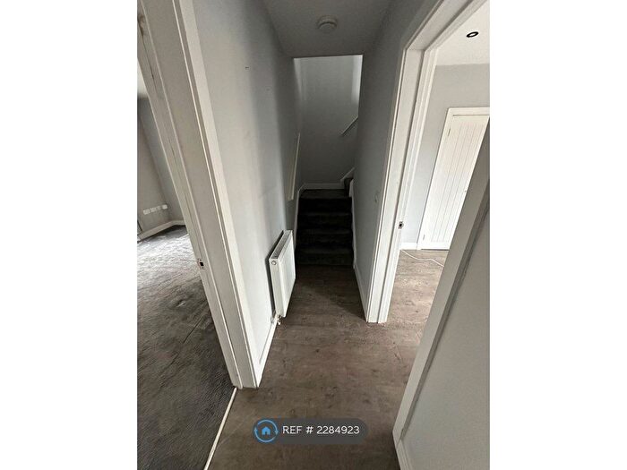 3 Bedroom Semi-Detached House To Rent In Barry Road, Brimington, Chesterfield, S43