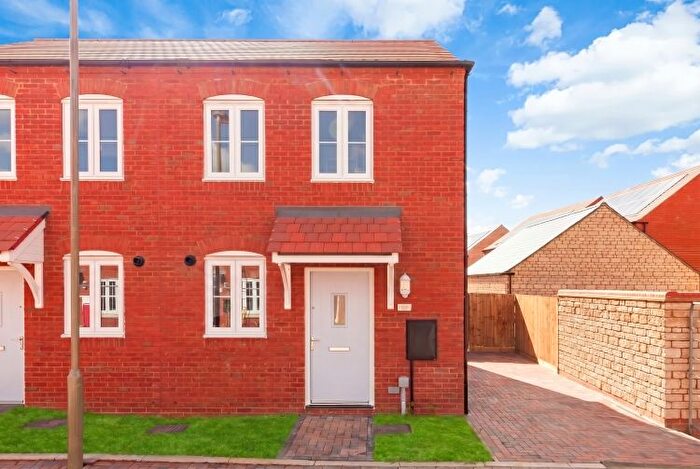 2 Bedroom Semi-Detached House To Rent In Romford Close, Bicester, OX26