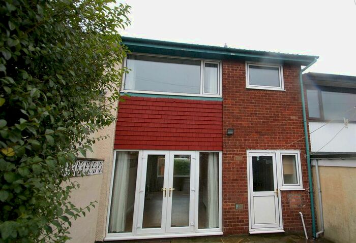 3 Bedroom Town House To Rent In Nettleton Court, Whitkirk, Leeds LS15