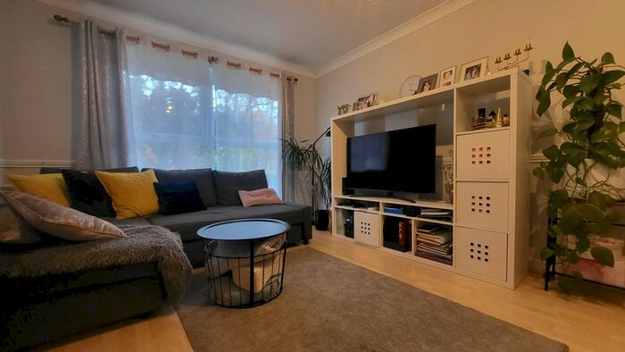 1 Bedroom Flat To Rent In Northcott, Bracknell, RG12