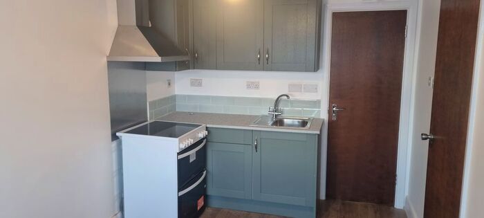 Studio To Rent In Channel Close, Hounslow, TW5