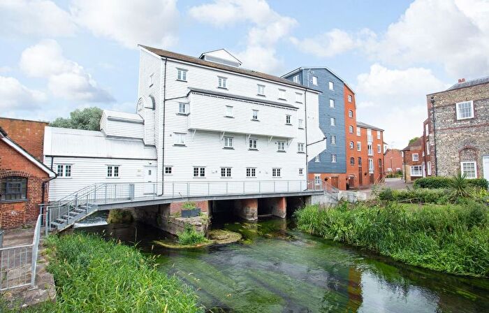 2 Bedroom Flat To Rent In Weir Court, Barton Mill Road, Canterbury, Kent, CT1