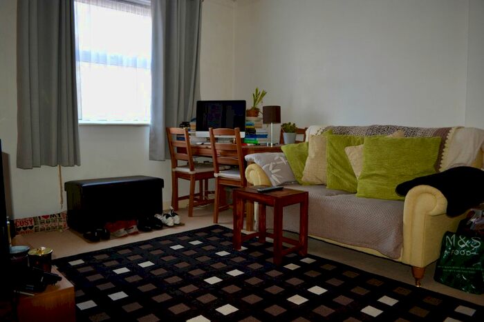 2 Bedroom Flat To Rent In Harrogate Road, Leeds, LS17