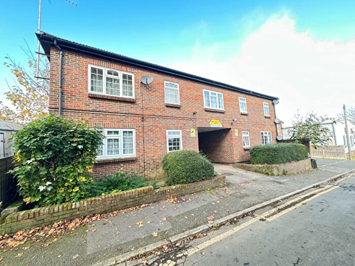 2 Bedroom Apartment To Rent In Carole Court, Chase Street, Luton, Bedfordshire, LU1