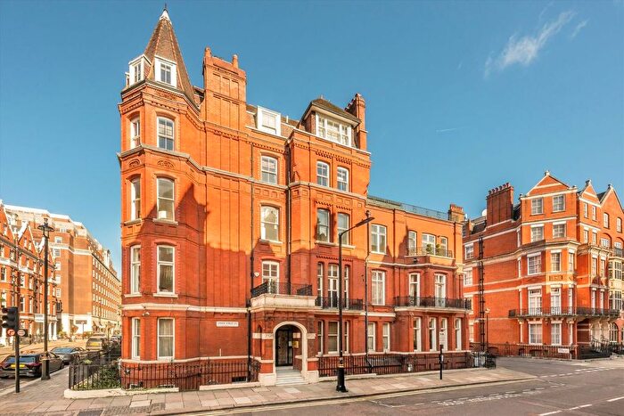3 Bedroom Flat For Sale In Green Street, London, W1K