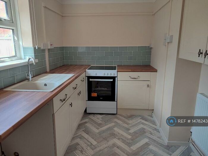 1 Bedroom Flat To Rent In Heather Crescent, Sketty, Swansea, SA2