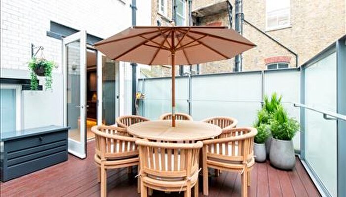 3 Bedroom Flat To Rent In Duke Street, London, W1K