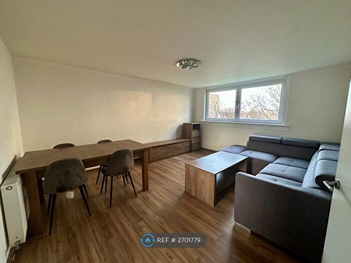 3 Bedroom Flat To Rent In Calder View, Edinburgh, EH11
