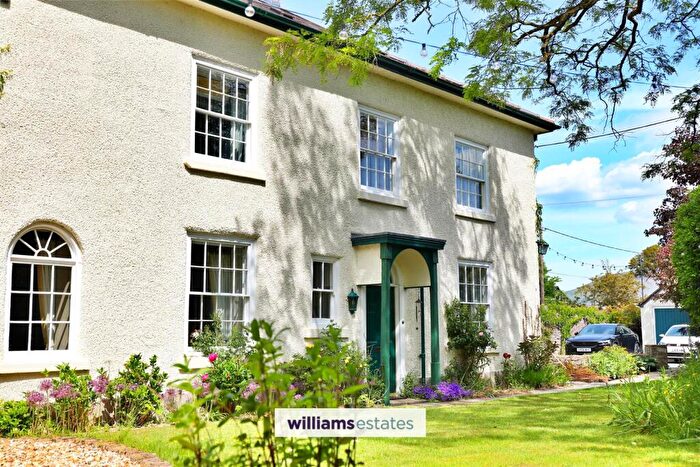 5 Bedroom Character Property For Sale In Llanfwrog, LL15