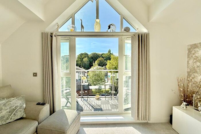 2 Bedroom Apartment For Sale In Wimborne Road, Bournemouth, BH2