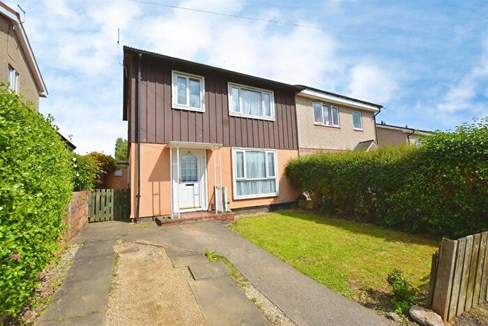 3 Bedroom Semi-Detached House For Sale In Axholme Road, Scunthorpe, DN15