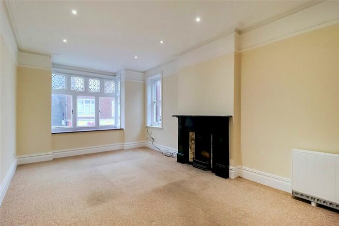 2 Bedroom Flat To Rent In Church Road, Burgess Hill, West Sussex, RH15