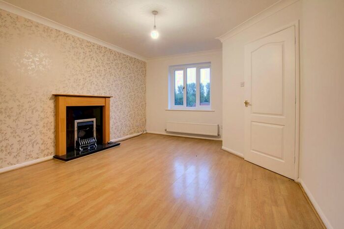 3 Bedroom Semi-Detached House To Rent In Brighton Close, Wigston, LE18