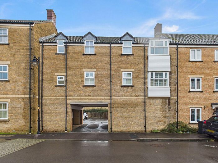 2 Bedroom Flat For Sale In Linnet Road, Calne, SN11