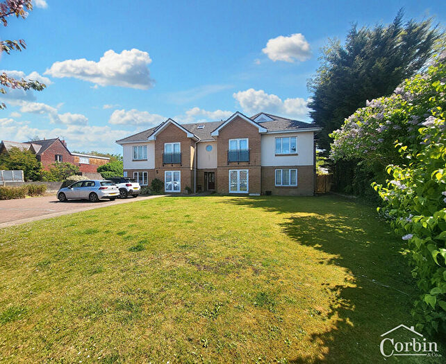2 Bedroom Flat To Rent In Oakdale Road, Poole, BH15