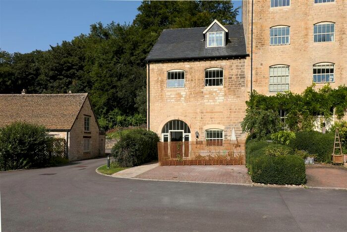 2 Bedroom Flat For Sale In Longfords Mill, Minchinhampton, Stroud, GL6