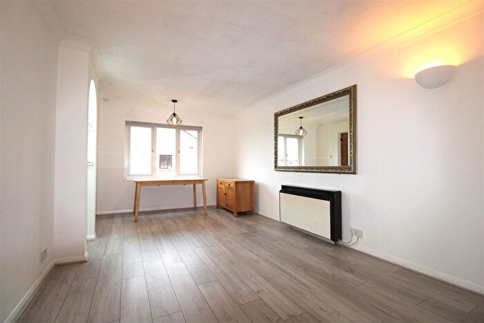 2 Bedroom Flat To Rent In Higham Station Avenue, London, E4
