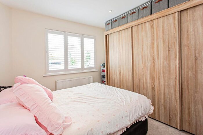 3 Bedroom Bungalow For Sale In Prittlewell Chase, Westcliff-on-Sea, Essex, SS0
