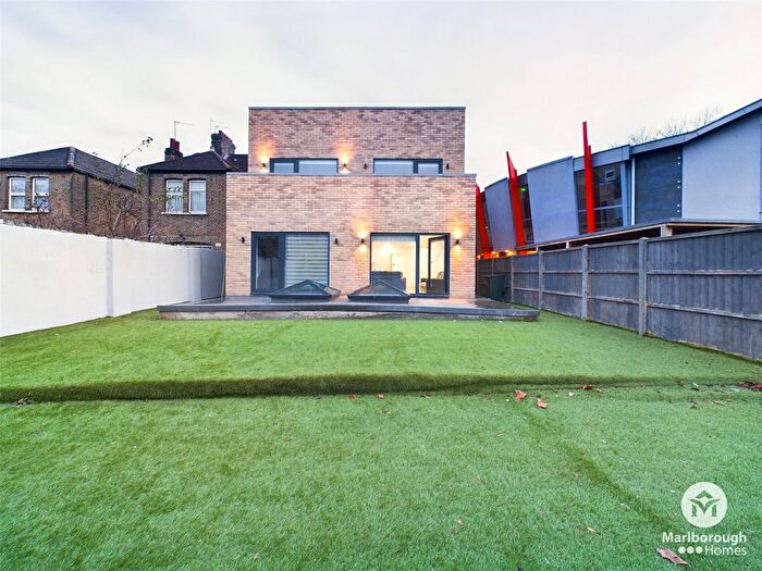 3 Bedroom Flat To Rent In Barking Road, London, E13