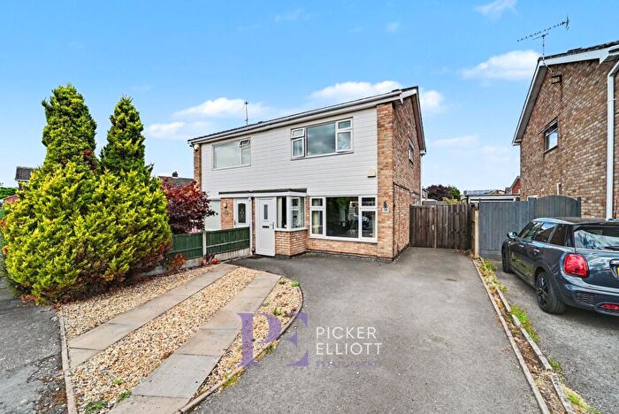 3 Bedroom Semi Detached House For Sale In Lochmore Drive, Hinckley, LE10