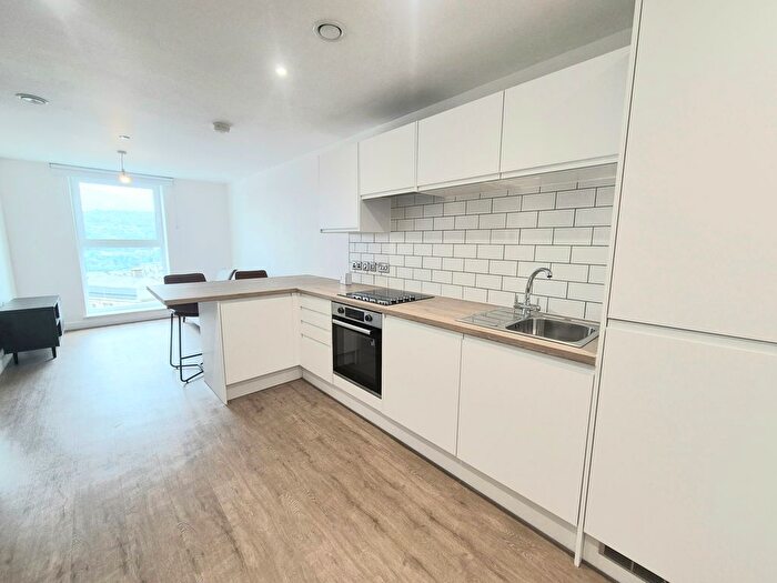 1 Bedroom Flat To Rent In Cow Green, Halifax, HX1