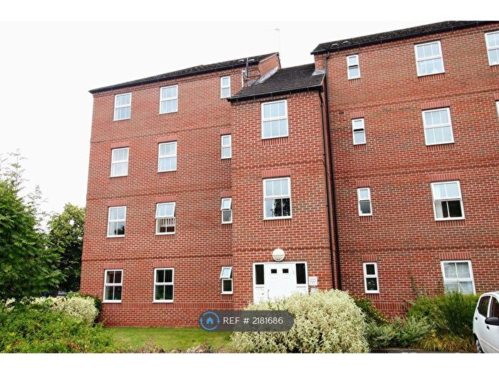 2 Bedroom Flat To Rent In Wenlock Drive, West Bridgford, Nottingham, NG2