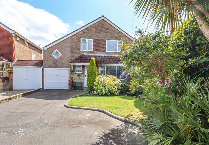 3 Bedroom Detached House For Sale In Dover Court, Hayling Island, PO11