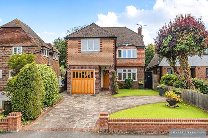 4 Bedroom Detached House For Sale In Risebridge Road, Gidea Park, RM2