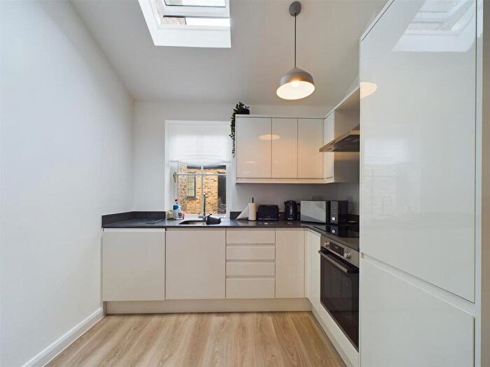 1 Bedroom Flat To Rent In Bucklersbury, Hitchin, SG5