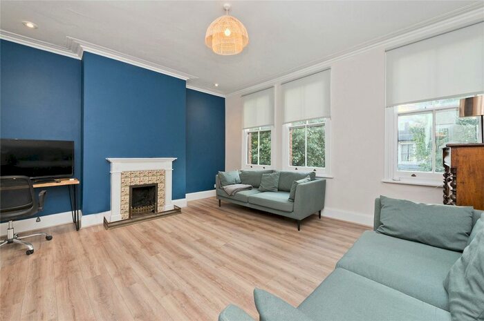 3 Bedroom Maisonette To Rent In Barclay Road, London, SW6