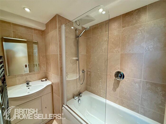 2 Bedroom Apartment For Sale In West Cliff Road, Bournemouth, Dorset, BH2