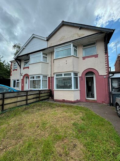 3 Bedroom Semi-Detached House To Rent In Heather Road, Smethwick, B67