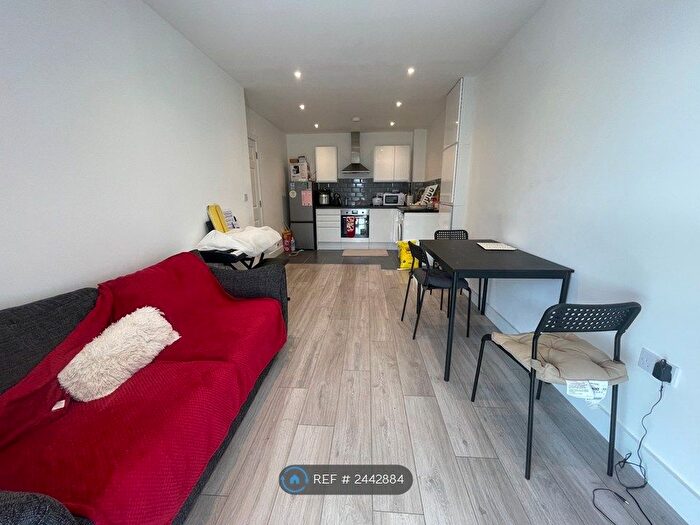 2 Bedroom Flat To Rent In The Balbirs, Southampton, SO17