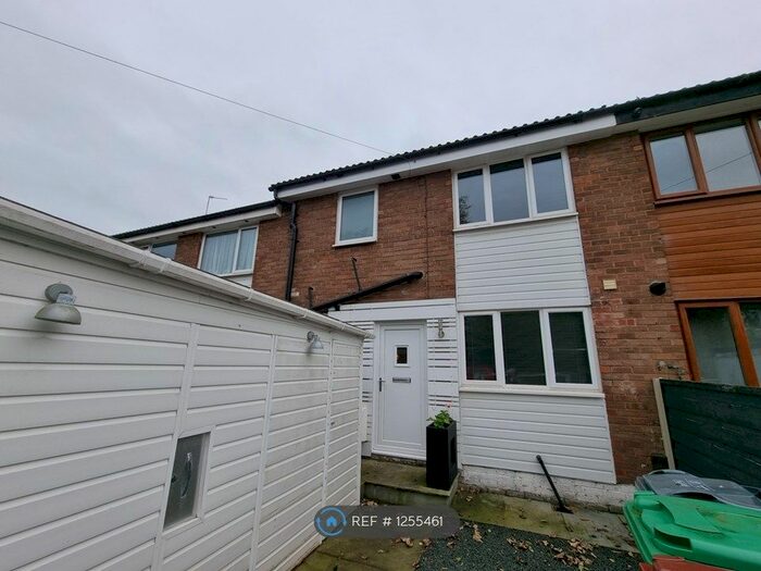 3 Bedroom Terraced House To Rent In Chapelhill Drive, Manchester M9