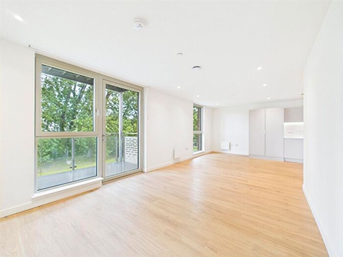 3 Bedroom Apartment To Rent In Fyfe Lane, Edinburgh, Midlothian, EH6