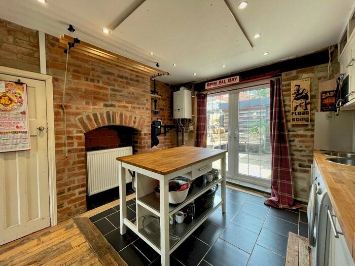2 Bedroom Terraced House For Sale In Bakewell Road, Matlock, Derbyshire, DE4