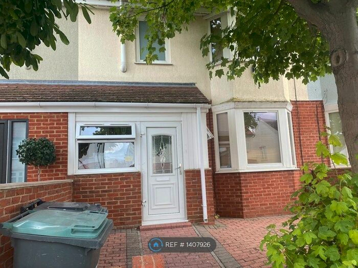 3 Bedroom Terraced House To Rent In Kings Drive, Gravesend, DA12