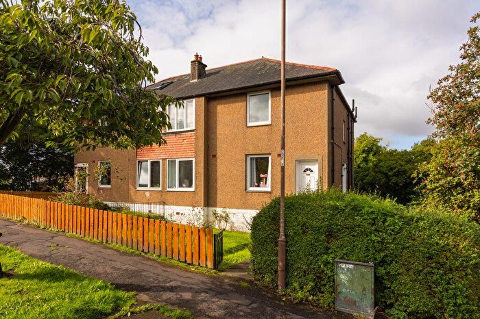 2 Bedroom Flat For Sale In Carrick Knowe Avenue, Edinburgh, EH12