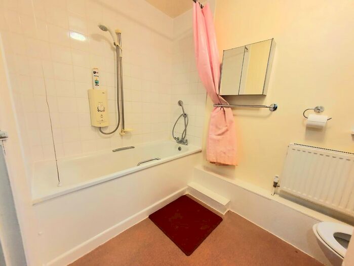 1 Bedroom Flat To Rent In Kielder Close, Ilford, IG6