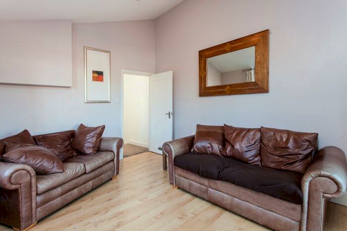 2 Bedroom Apartment To Rent In Digby Crescent, Finsbury Park, N4