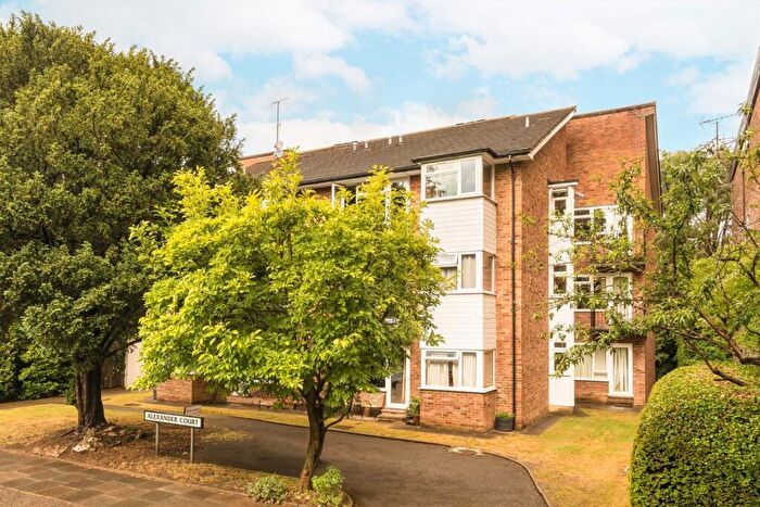 2 Bedroom Flat To Rent In Lovelace Road, Surbiton, KT6