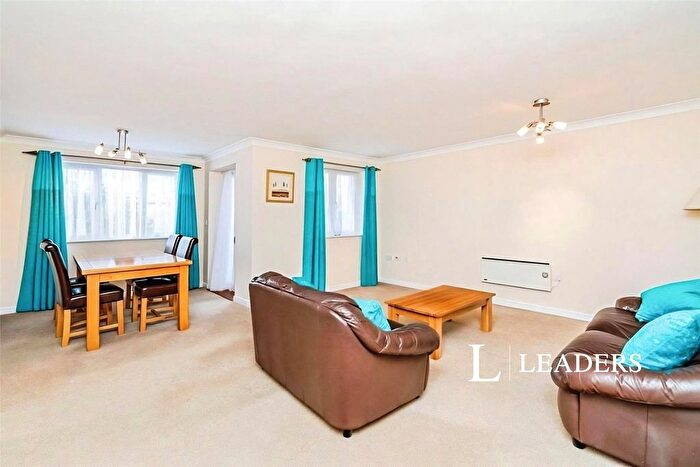 2 Bedroom Flat For Sale In Rosida Gardens, Hill Lane, SO15